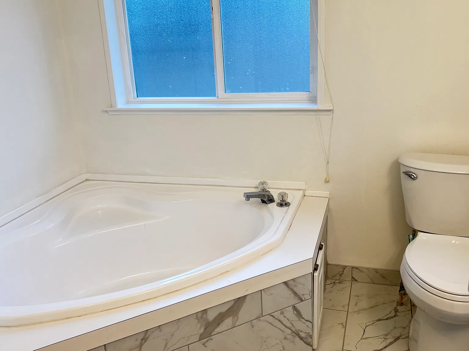 3 bed, 2200 sqft, $2,000 — Photo 1