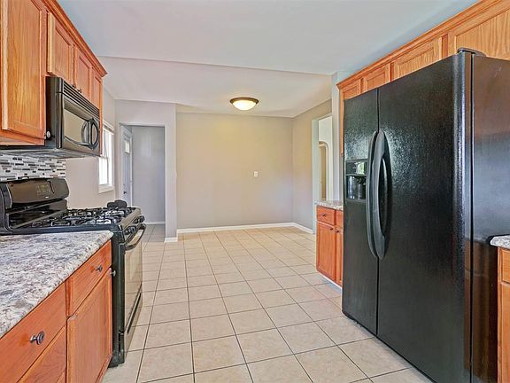 4th image of 202 N Rosewood Ave