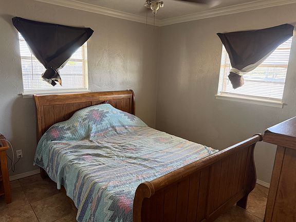 2nd image of 100 Aspen St