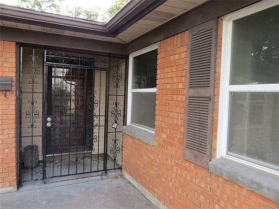 2nd image of 2701 Elm Park