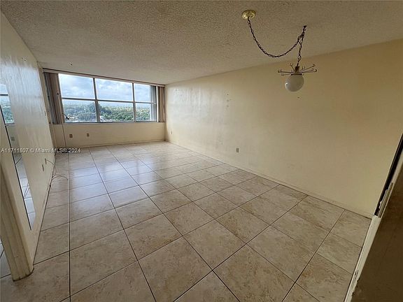 2nd image of 1200 NE Miami Gardens Dr APT 805W