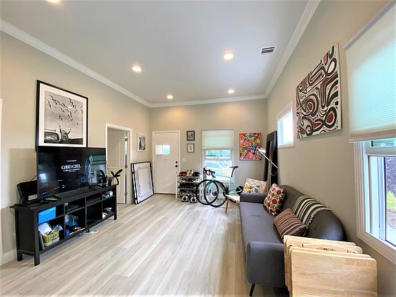 3rd image of 221 S Helberta Ave