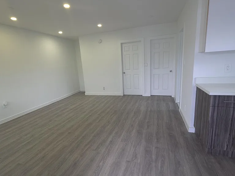906 N Riverside Dr #1-9 — Photo 9