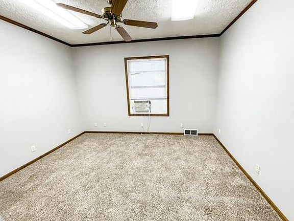 4th image of 927 S 11th St #8