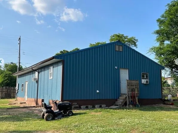 301 Choctaw St #305, Arkoma, OK 74901