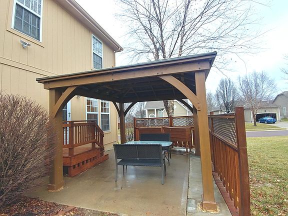 The cozy family outdoor space under the gazebo.