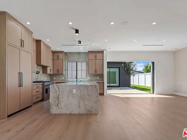 5917 Rhodes Ave — Photo 12