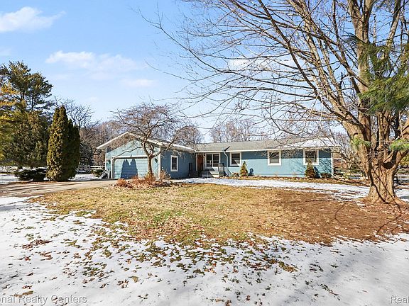 2nd image of 515 E Dawson Rd