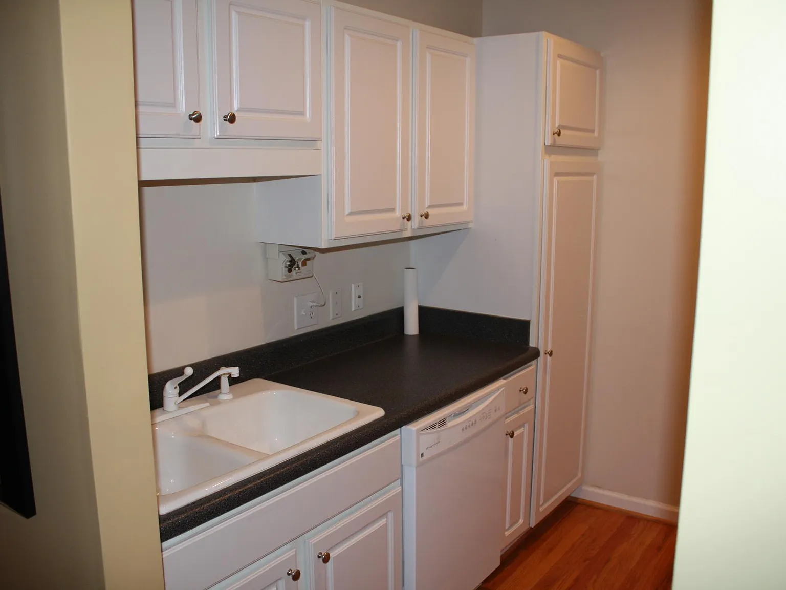 1 bed, 1.5 bath, 860 sqft, $1,550 — Photo 4
