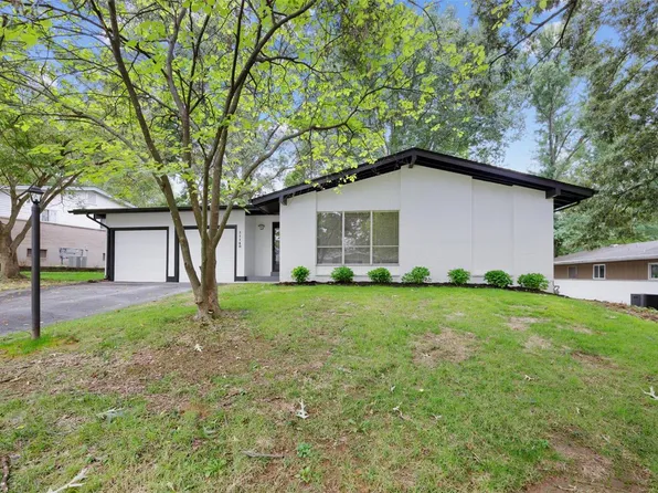 11148 Glacier Dr, Saint Louis, MO 63146