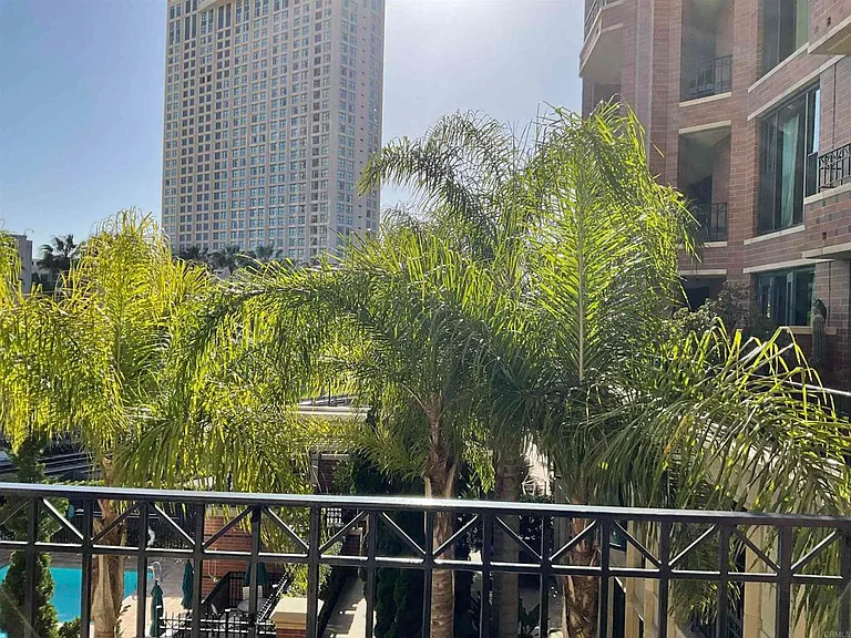 500 W Harbor Dr #318 — Photo 12