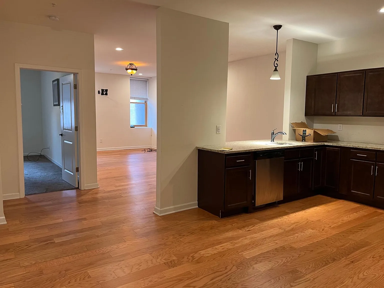 1 bed, 830 sqft, $1,550 — Photo 2