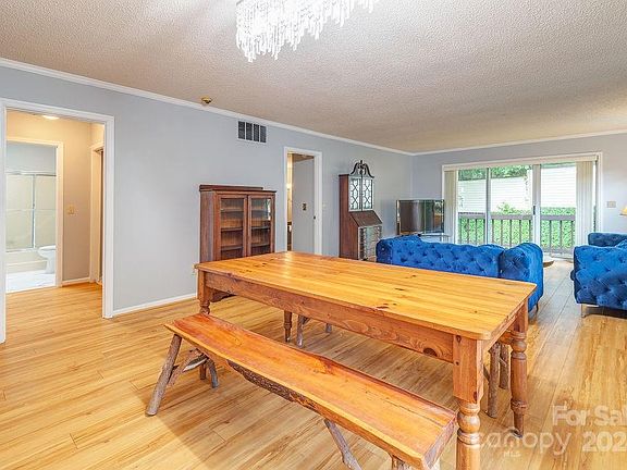 4th image of 124 Exeter Ct