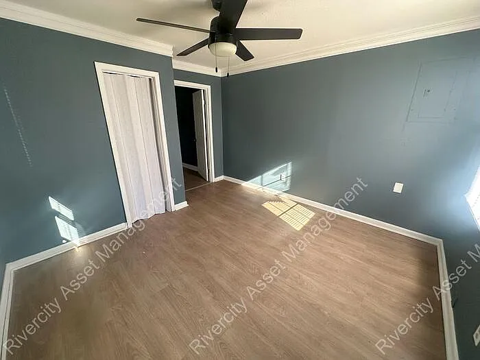 2196 Lyon Ave — Photo 4