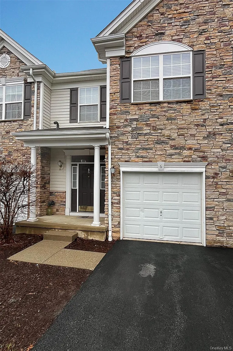 6 Webster Court photo 1