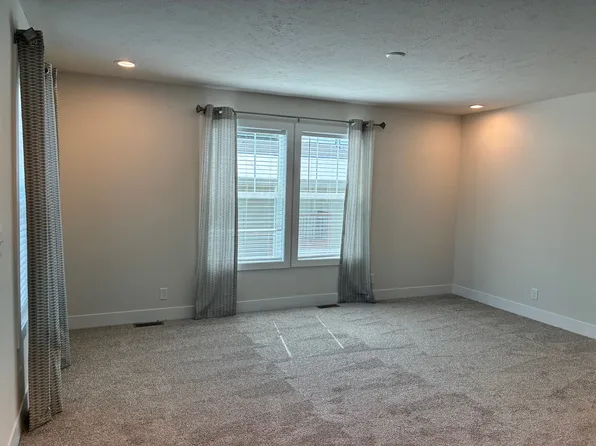 49 Flagler Dr Floor A49, Olmsted Falls, OH 44138