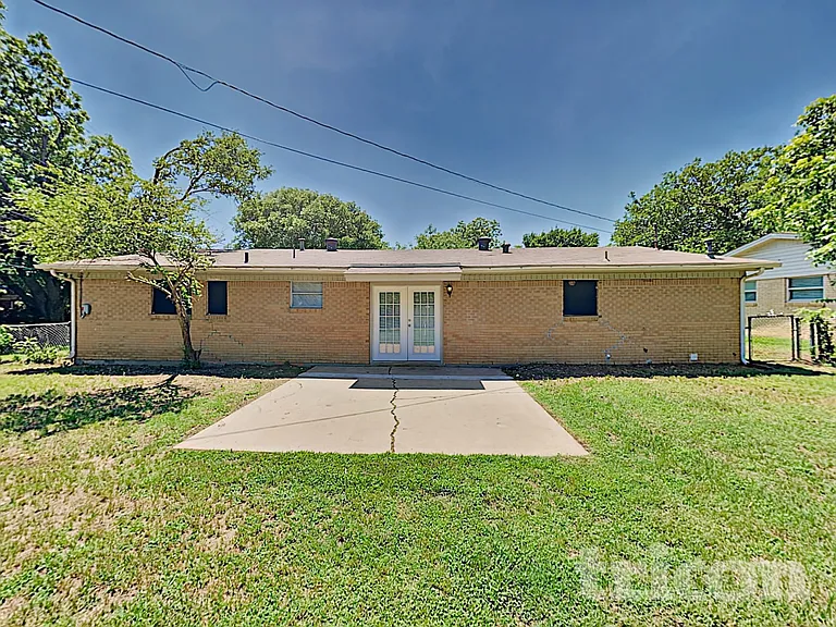204 NW Jayellen Ave — Photo 12