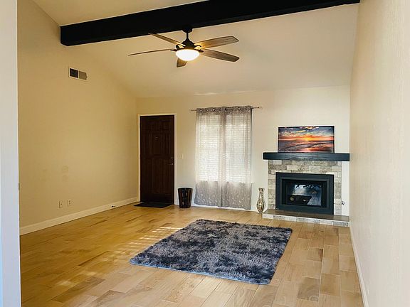 4th image of 1472 Mayflower Way