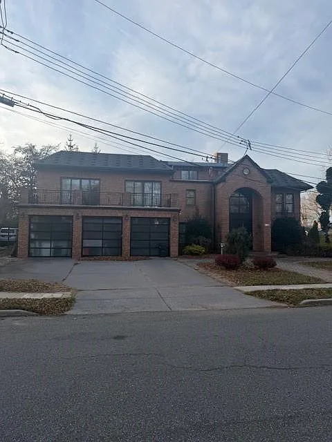 124 Bertha Pl photo 1