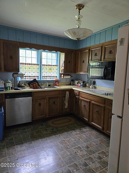 3rd image of 31 Hewitt Road