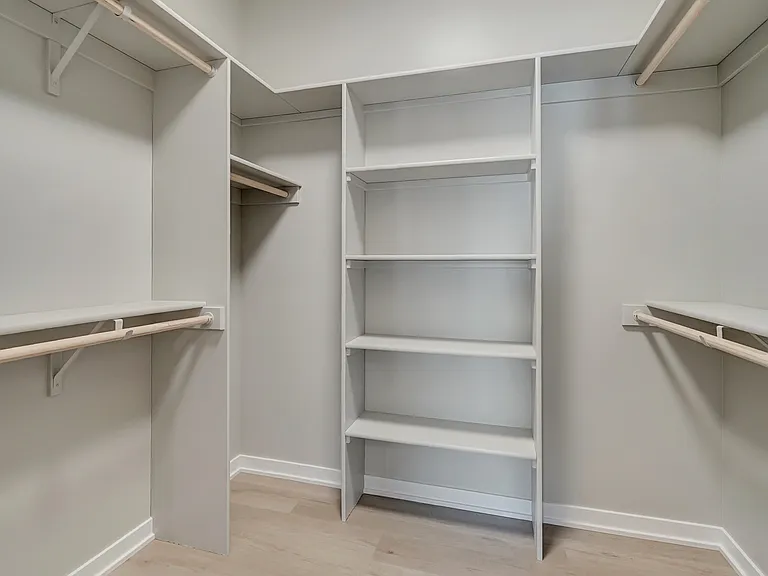 8926 S 42nd St — Photo 32