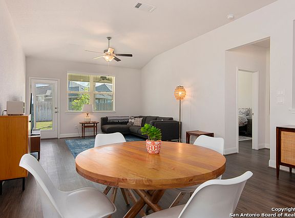 5th image of 2515 Castello Way