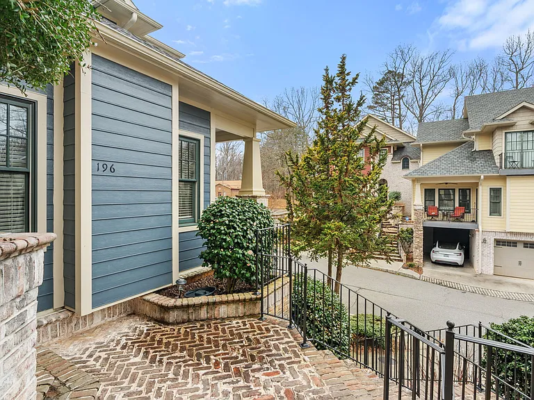 160 Park Pointe Cir #NA — Photo 6