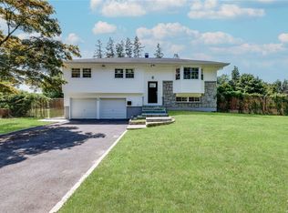 2 Mercer Ave, Dix Hills, NY 11746