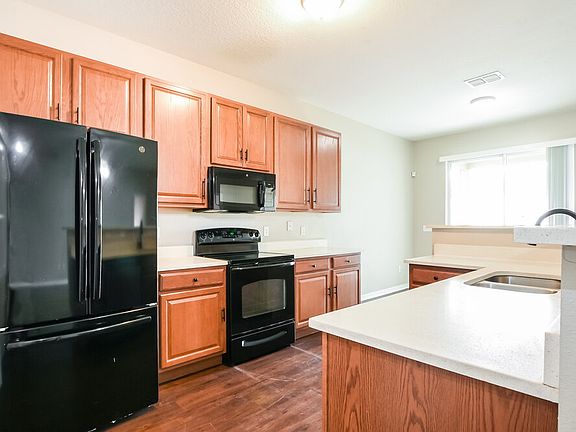 5th image of 418 Hammerstone Ave