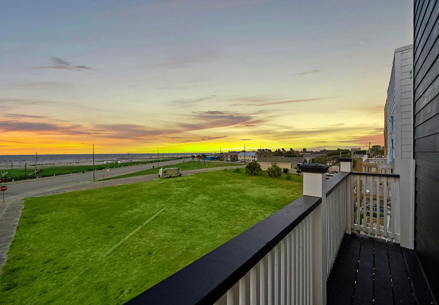 801 Avenue K, Unit D — Photo 1
