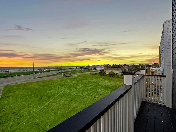 4th image of 801 Avenue K #F