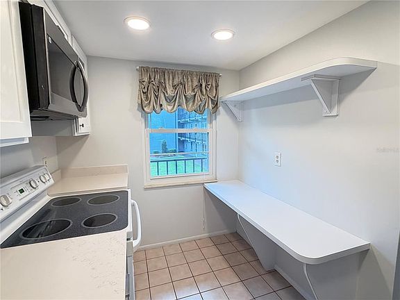 3rd image of 333 LAKE HOWARD DRIVE NW #211B