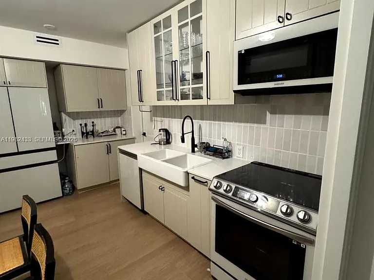 10185 Collins Ave #323 — Photo 9