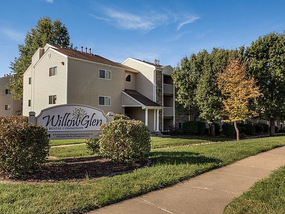 2nd image of 527 NW 72nd St #32