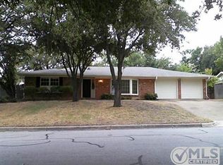 5208 Briarwood Ln, Fort Worth, TX 76112