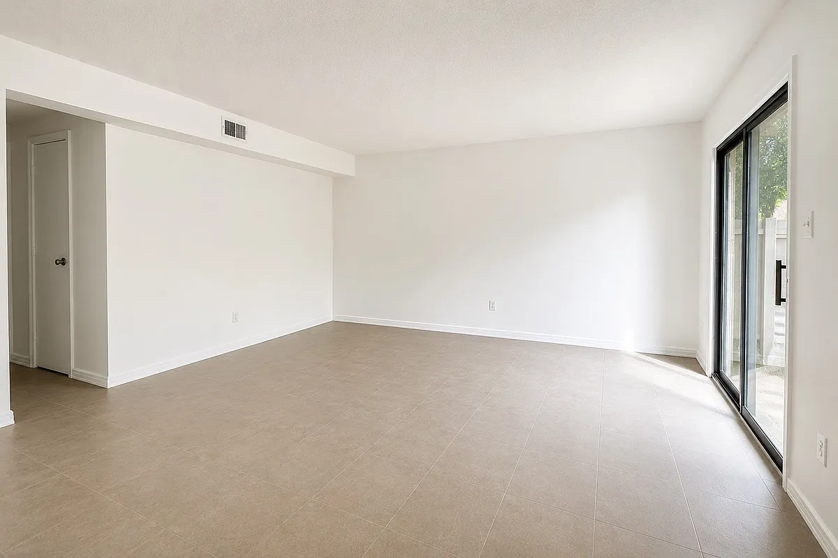 Building Photo - 100 Lewis Dr #9D