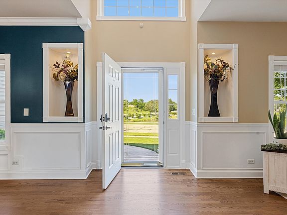 3rd image of 5243 Greenshire Cir