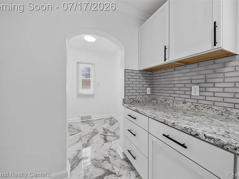 13527 Winthrop St — Photo 16