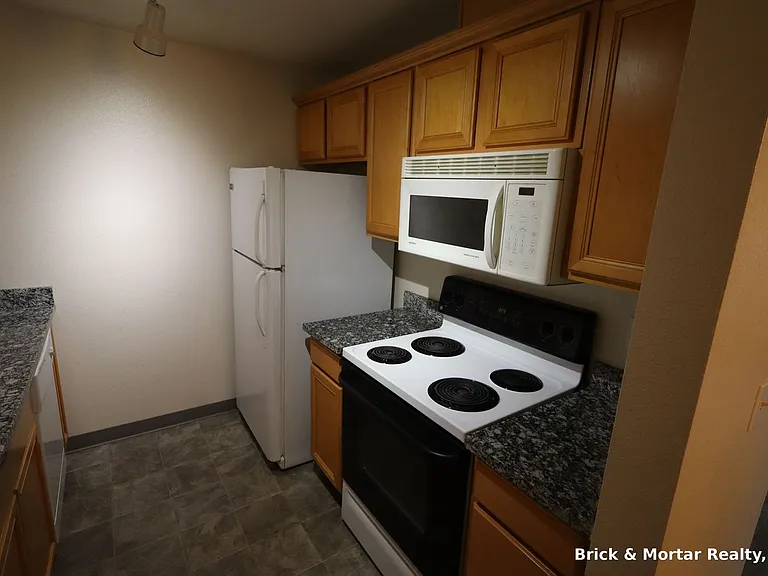 973 E Jefferson St #1-20 — Photo 16