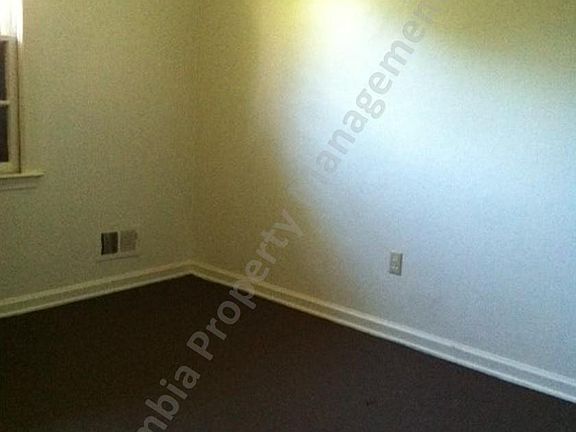 5th image of 911 Old Oak Dr