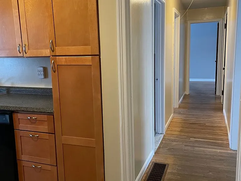 102 Gale Ave — Photo 9