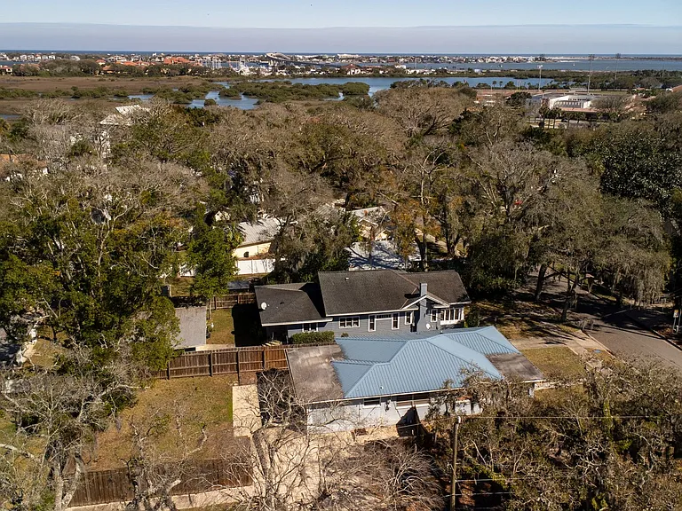 64 Fullerwood Dr — Photo 38