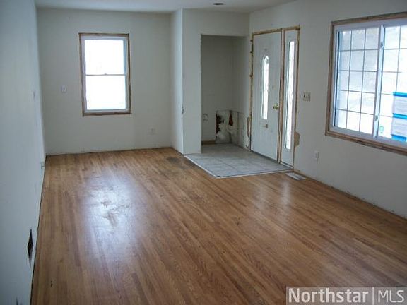 3rd image of 10036 Cottonwood St NW