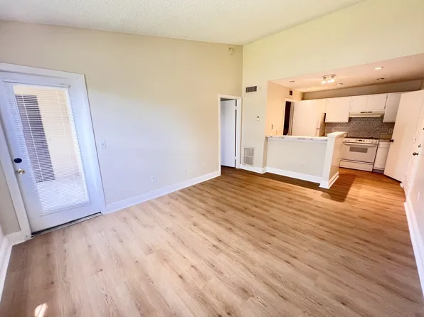 4581 W McNab Rd #22-1, Pompano Beach, FL 33069