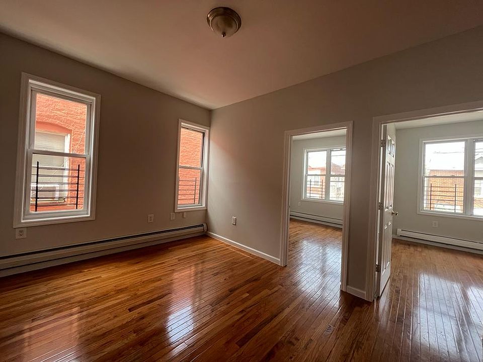 2nd image of 19 Brighton Ct Floor 1