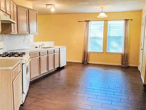 3rd image of 8006 Greens Rd