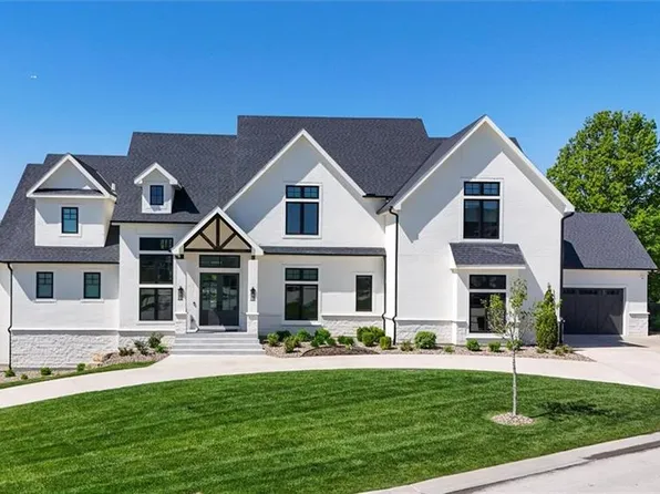 15820 Oakmont St, Overland Park, KS 66221