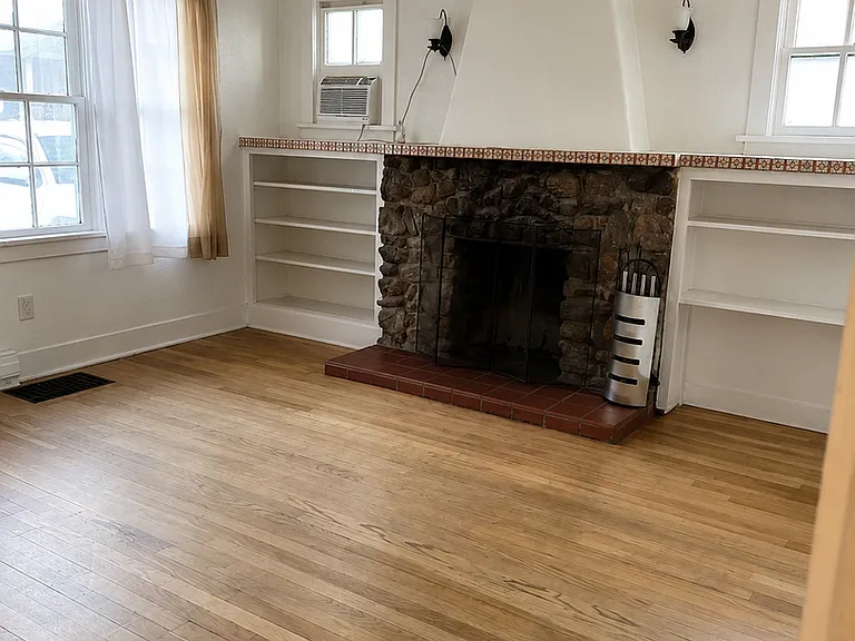 218 McKenzie St #C — Photo 4