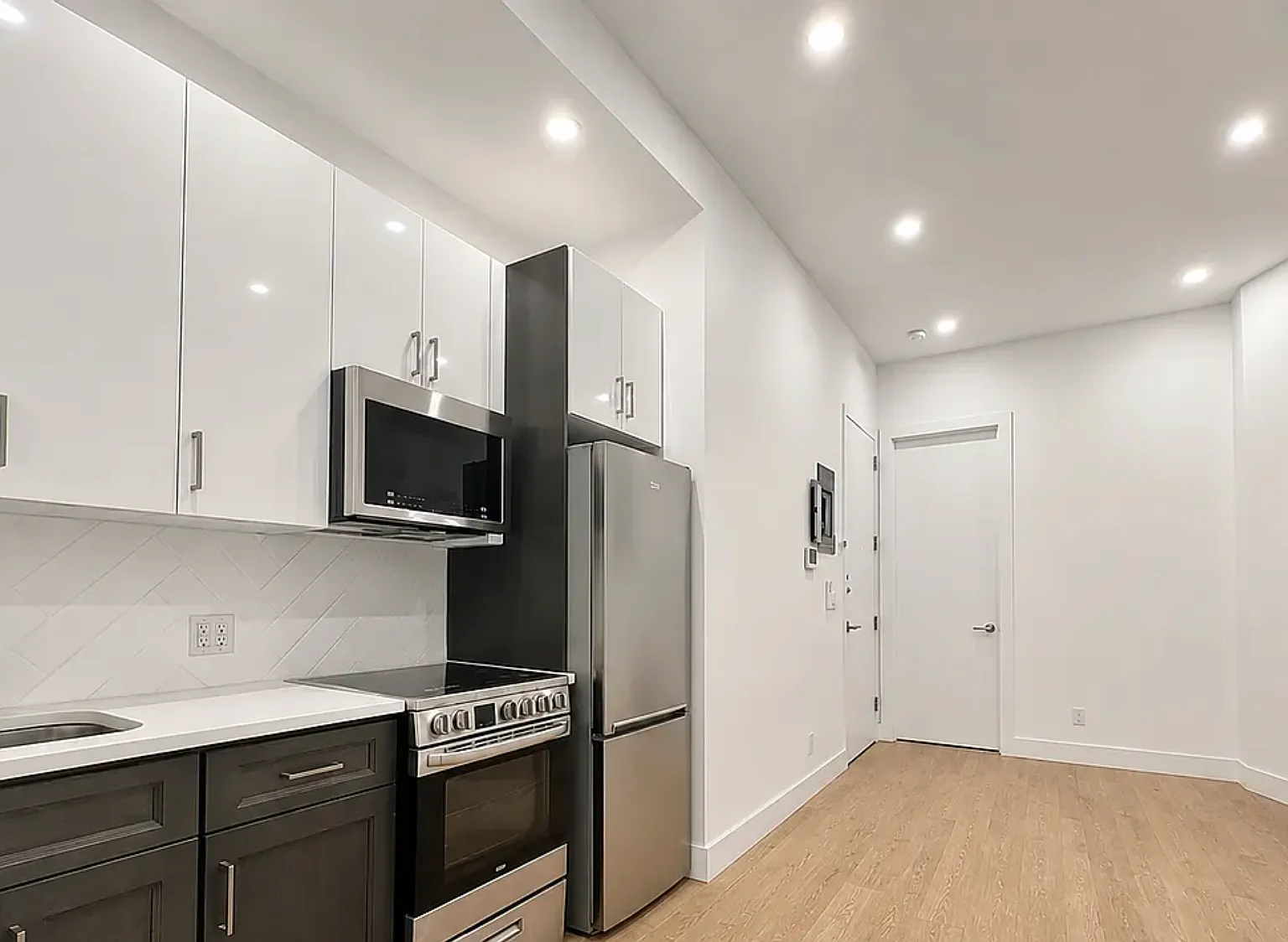 445 Dekalb Ave — Photo 1