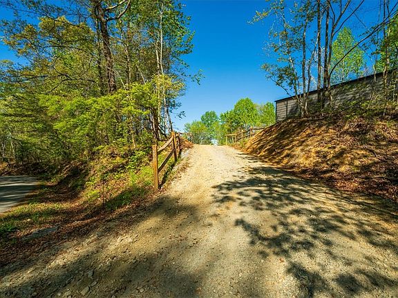 2nd image of 280 Dan Ross Rd